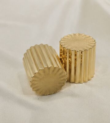 Buy Luxury Gold Finish Zinc Alloy Perfume Cap with Fluted Cylinder and Textured Top online manufacture