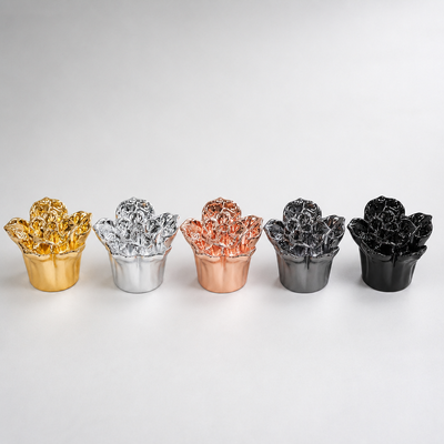 Custom Zinc Alloy Perfume Cap Luxury Flower Shape Metal Fragrance Bottle Floral Design Electroplated Gold Silver Rose Gold Black
